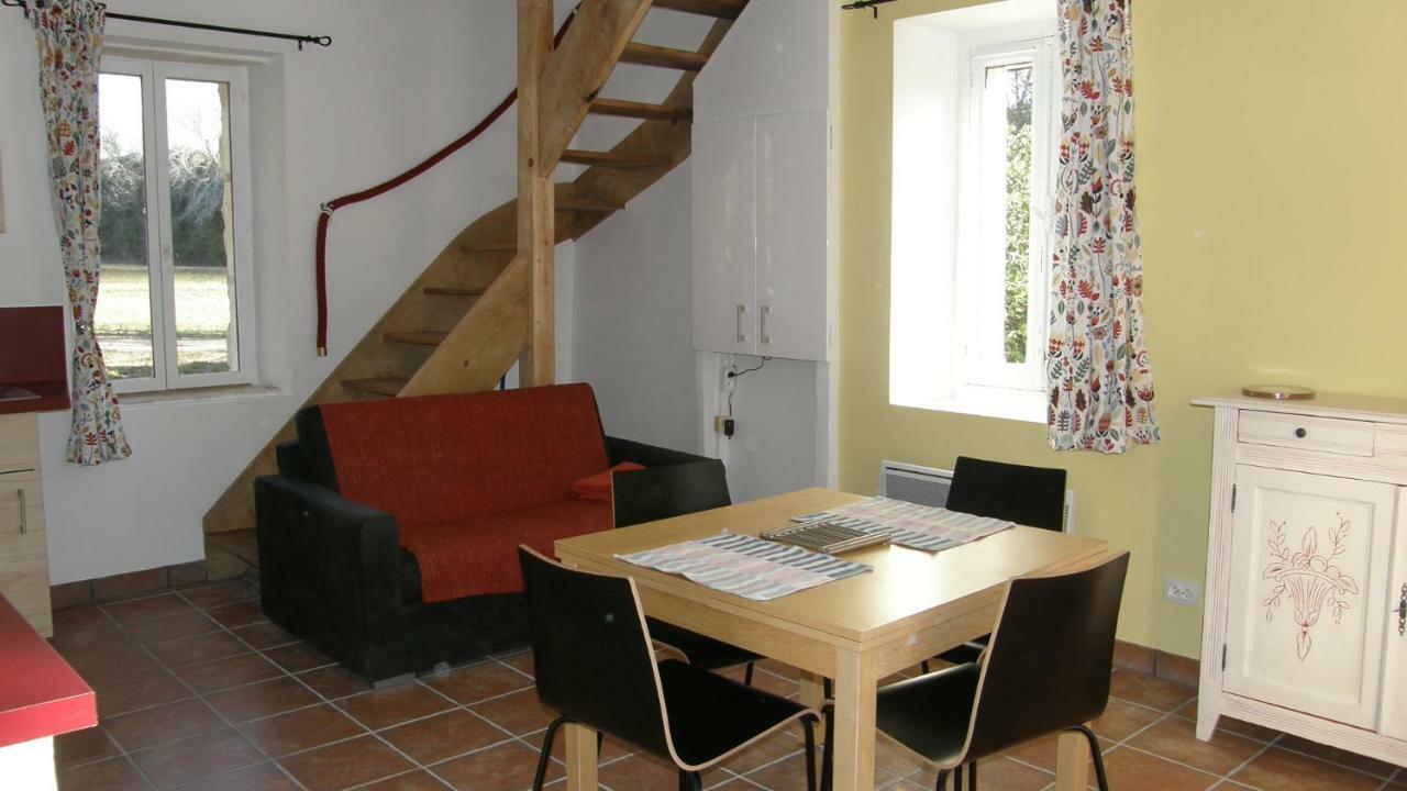 Gite Du Gardien Saint-Martin-de-Crau Εξωτερικό φωτογραφία